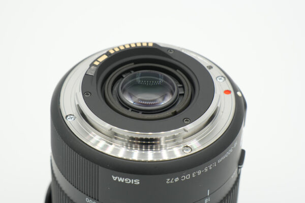 Sigma 18-300mm f/3.5-6.3 C DC Macro