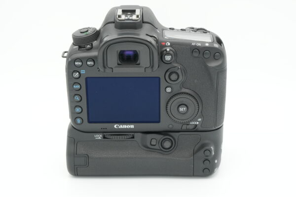 Canon EOS 7D Mark II + akkukahva ja lisäakku
