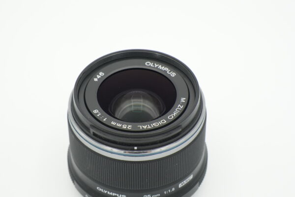 Olympus M.zuiko Digital 25mm f/1.8