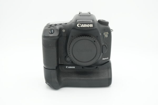 Canon EOS 7D Mark II + akkukahva ja lisäakku