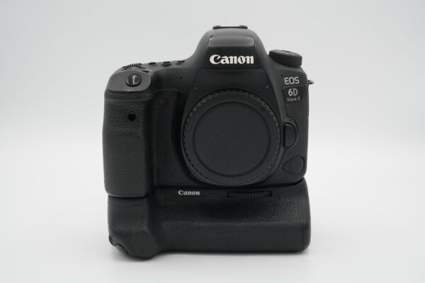 116fa56ac4a641e1b095559dead64220 Canon EOS 6D Mark II (sc 50,000) + akkukahva ja lisäakku