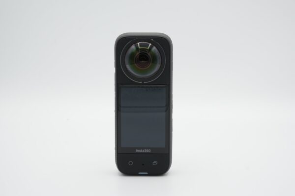 290c8ad8e2434e0dbbdeef6ffd9c6ab9-1.jpg Insta360 X3 + Lisäakku + Selfie stick + Helmet mount