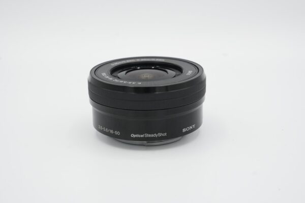 60668d1ebfdf46959f0d3d563350d58a-1.jpg Sony E 16-50mm f/3.5-5.6 PZ OSS