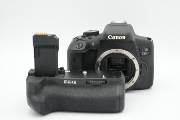 87a8c98cb7fe4f8d9adc64bccd938476-1.jpg Canon EOS 750D + akkukahva ja lisäakku