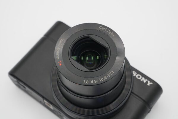 8c4c419ba0e744799e94f70ebc4ac68b Sony Cyber-shot DSC-RX100 + lisäakku