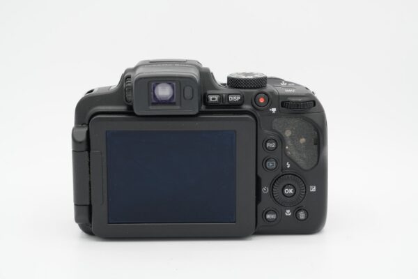 Nikon Coolpix B700