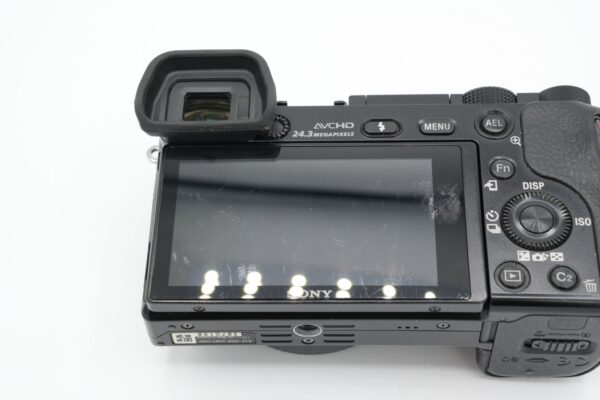 dd96f1ed288f4339978f320c7c30b6fa Sony a6000 + lisäakku
